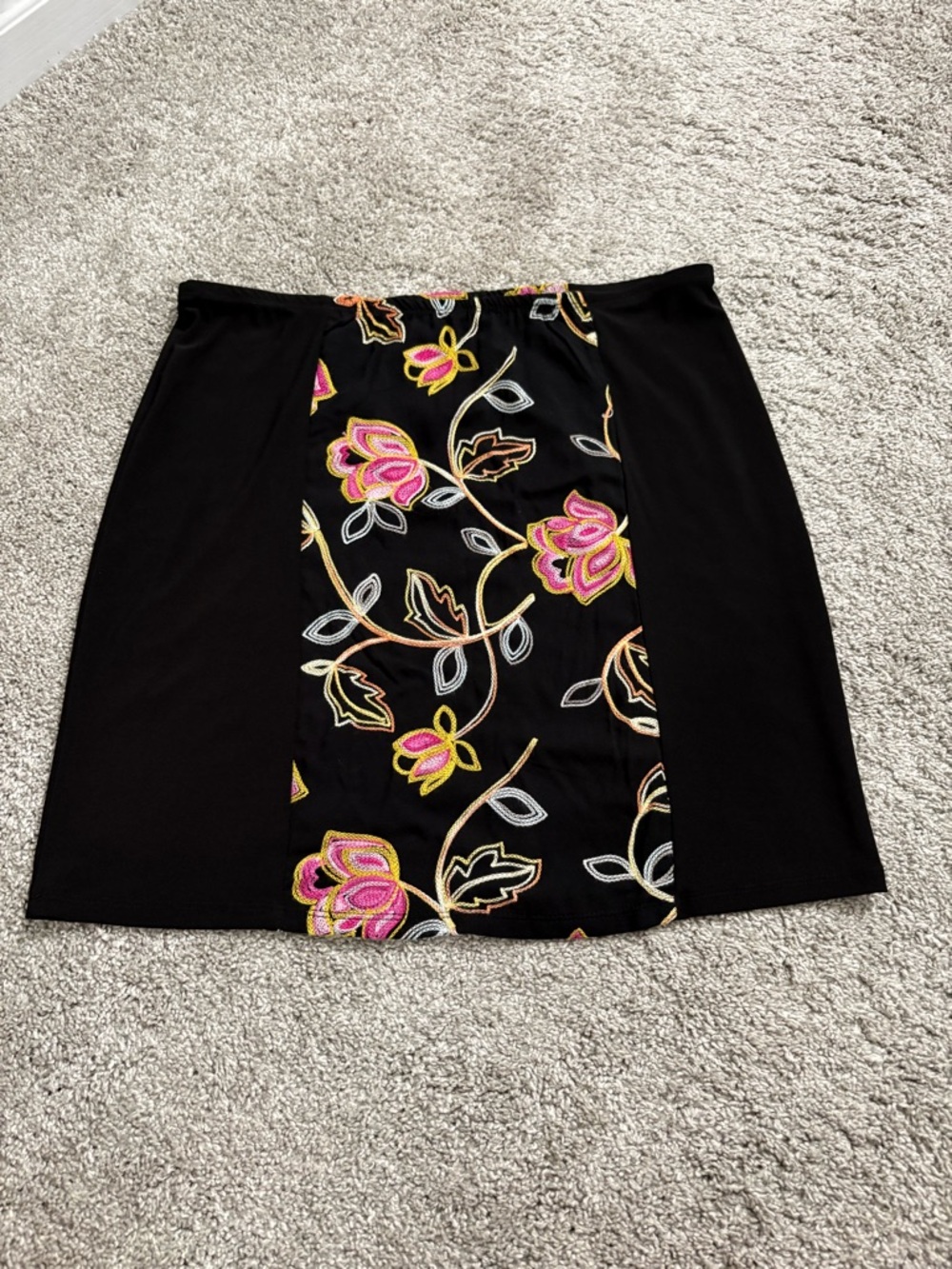 Black Floral-Panel Women's Skirt with Pink Accents Size Petite M - Picture 2 of 5